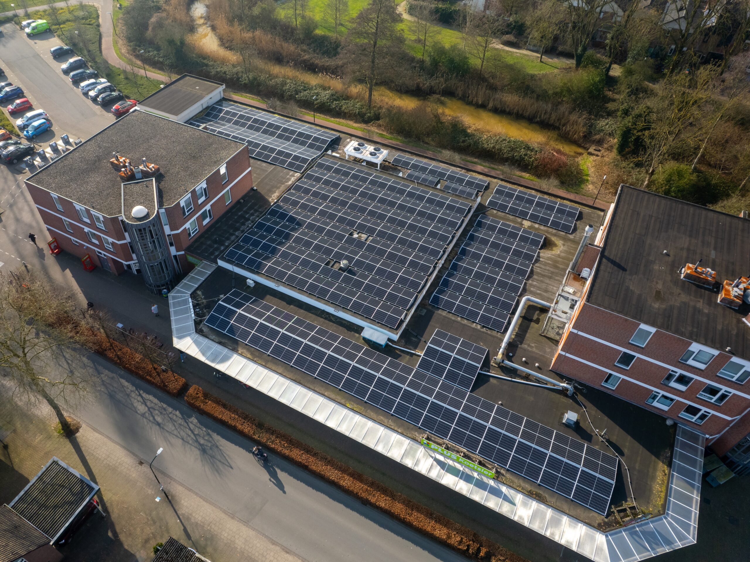 Zonnepanelen op bedrijfspand Jumbo